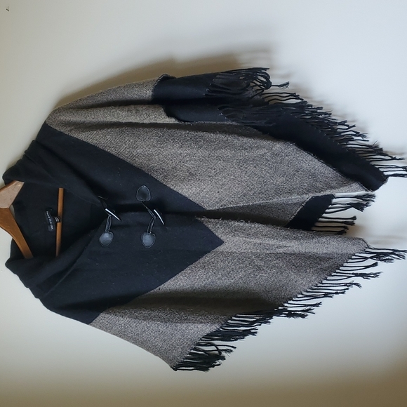 Shawl - Picture 1 of 2